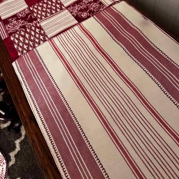 Table Runner - Picture 4 of 5